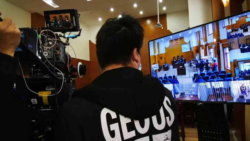 AI生成VS人工创意——安远县广告片拍摄公司的技术浪漫主义实践